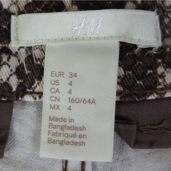 H&M high waist snakeskin pattern shorts 4 - Picture 8 of 11